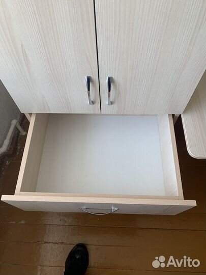 Письменный стол и шкаф