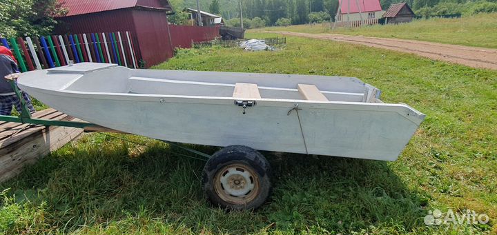 Стеклопластиковая лодка
