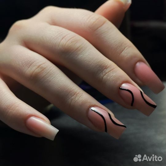 Модель на маникюр