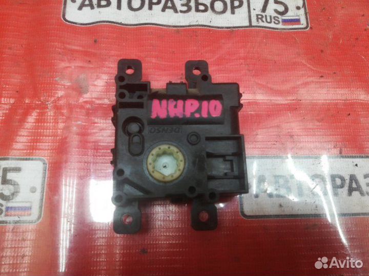 Сервопривод заслонки печки Toyota Aqua NHP10