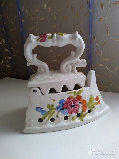 Большой фарфоровый утюг-шкатулка (винтаж)