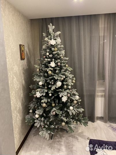 Елка искусственная заснеженная