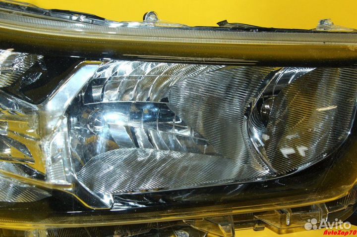 Фара правая Toyota Hilux 8 2.4 2020-2024