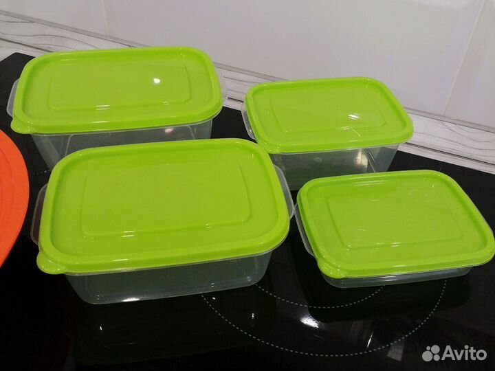Набор пластиковых контейнеров