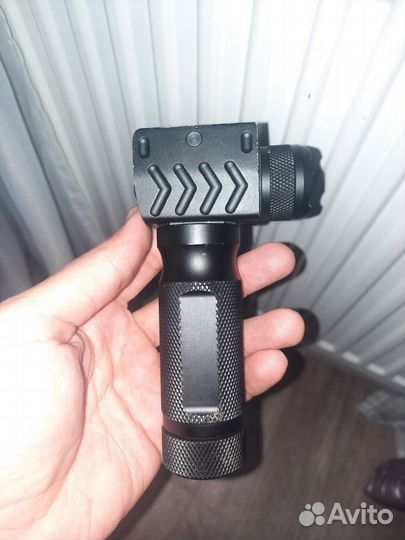 Рукоятка тактическая с фонарем