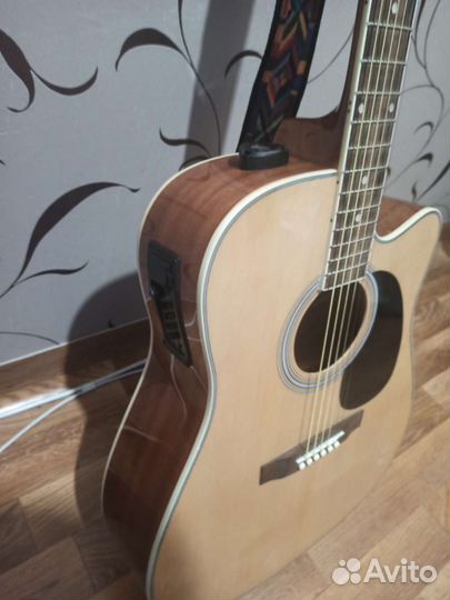 Гитара электроакустическая