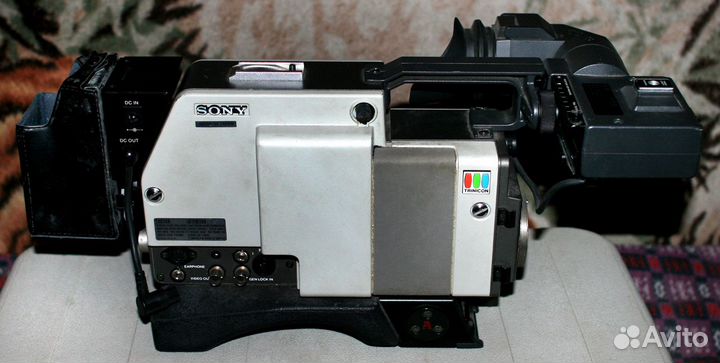 Профессиональная видеокамера sony DXC-1820P