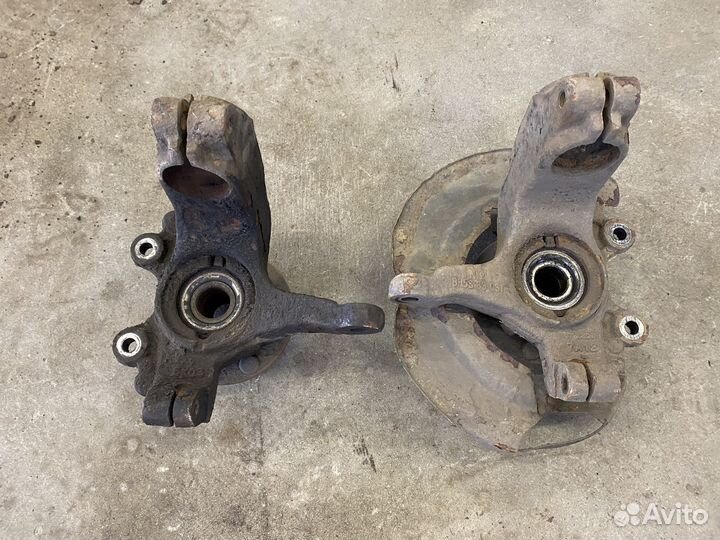 Передние кулаки Mazda 3 Bk