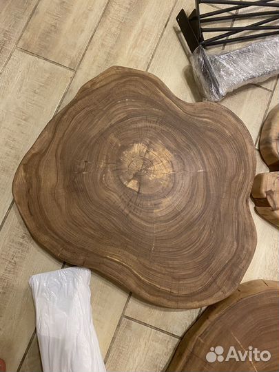 3 деревянных стола