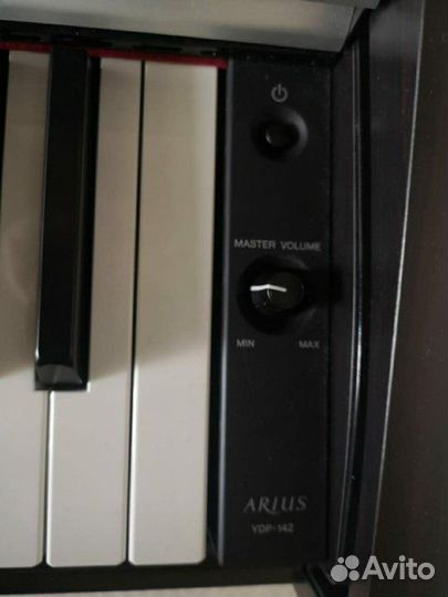 Цифровое пианино Yamaha Arius YDP-142
