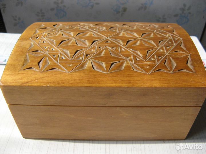 Шкатулка деревянная с резьбой на крышке СССР