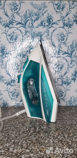 Утюг и гладильная доска