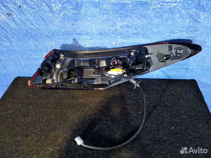 Фонарь левый внешний Camry 70