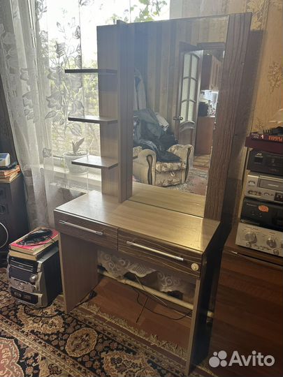 Туалетный столик