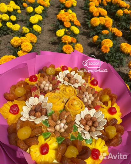 Съедобные букеты из орехов и сухофруктов