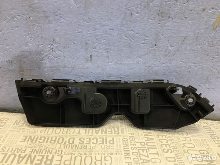 Кронштейн бампера передний правый Renault Duster 1