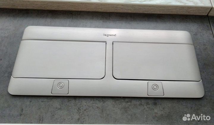 Блок розеточный выдвижной Legrand