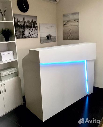 Стойка ресепшн