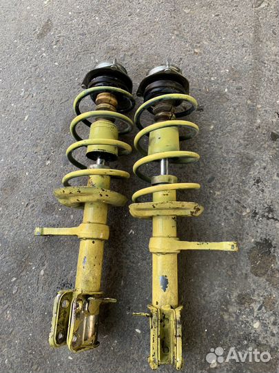 Передние стойки приора в сборе