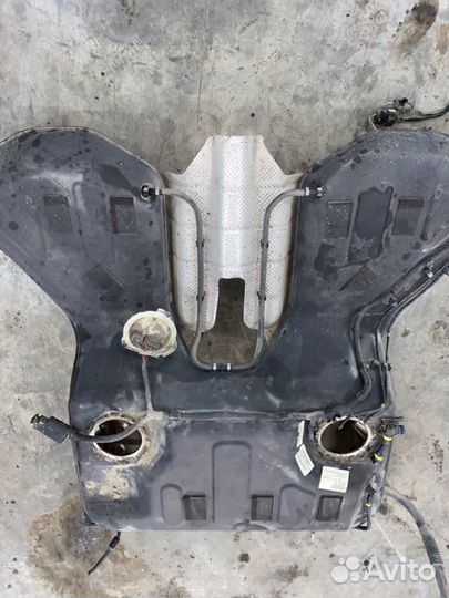 Бензобак Audi A8 D3 BVJ 4.2 FSI 2007