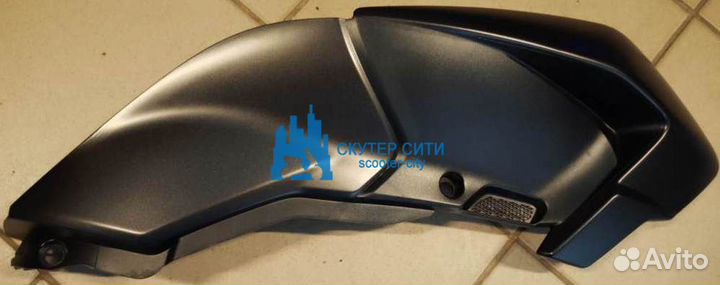 Облицовка бензобака правая ц-т черный мат. bajaj D