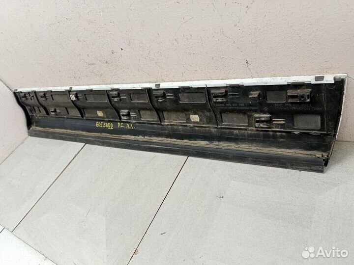 Накладка двери передней левой