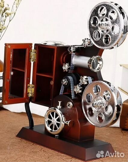Музыкальная шкатулка кинопроэктор и граммофон
