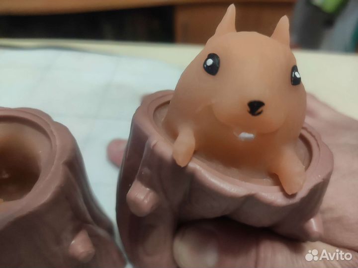 Игрушка антистресс белка