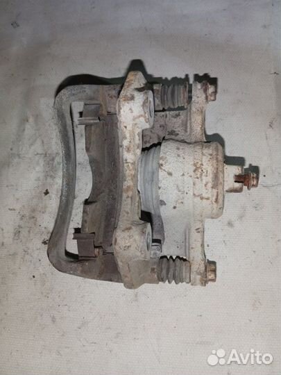 Суппорт тормозной передний левый Nissan Almera