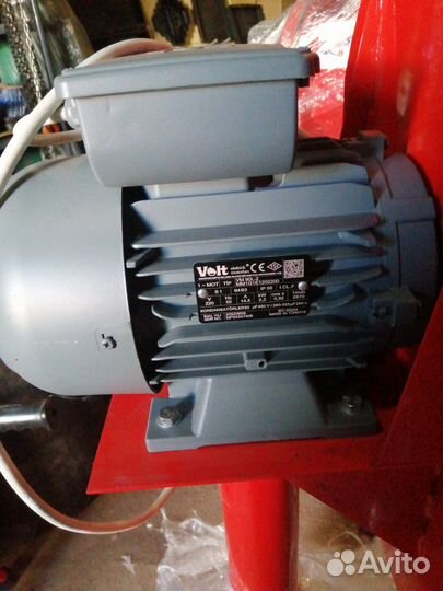 Зернодробилка зубр-700 (2,2 кВт-220В)