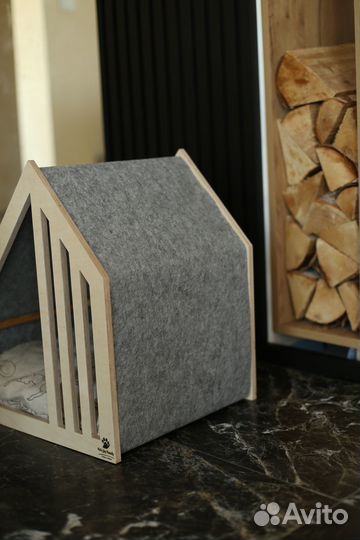 Домик для кошек и собак мелких пород