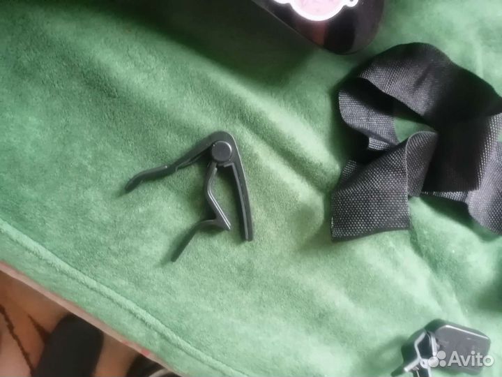 Акустическая гитара