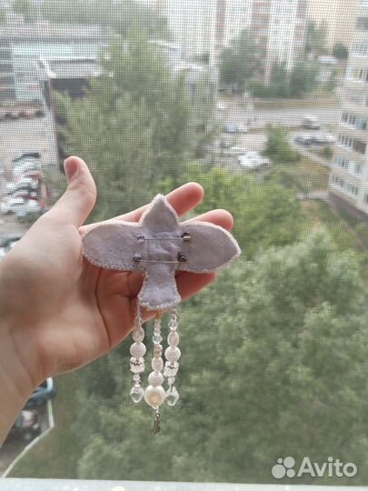 Брошь ручной работы из бисера