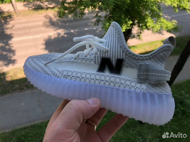 Кроссовки женские yeezy