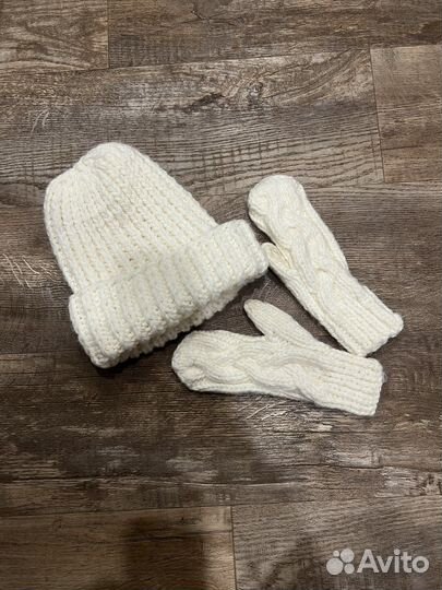 Комплект шапка и варежки