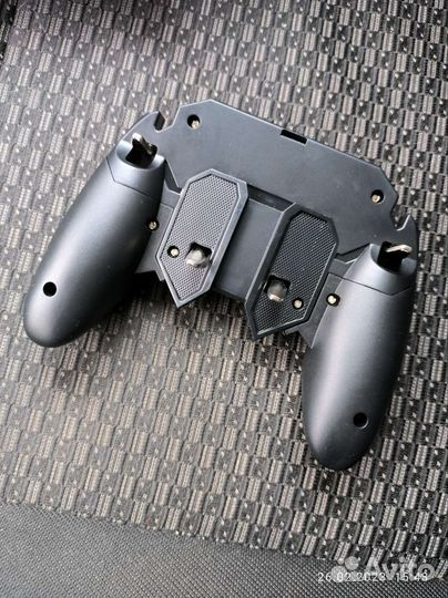 Игровой держатель для телефона с триггерами