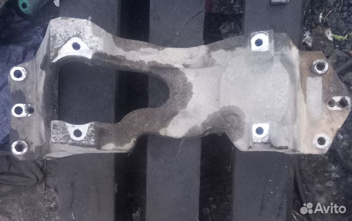 Кронштейн кпп Volkswagen Phaeton (2002-2016)