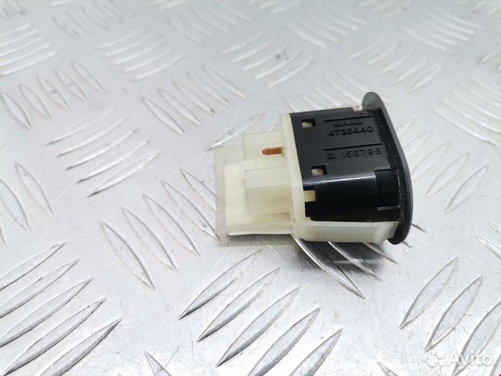 Кнопка открытия багажника Saab 9-3 2001 4733440