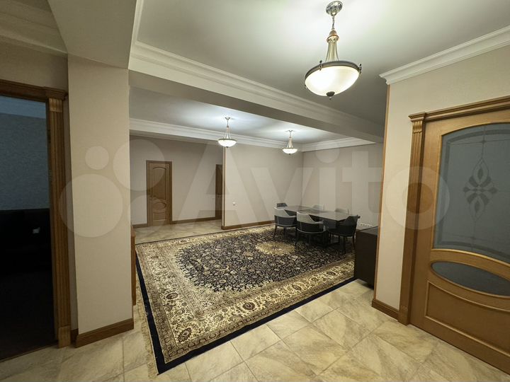 9-к. квартира, 220 м², 1/9 эт.