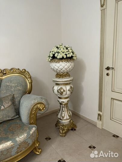 Цветы в вазах