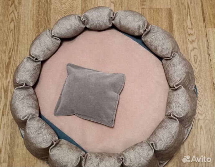 Лежанка для кошек новая