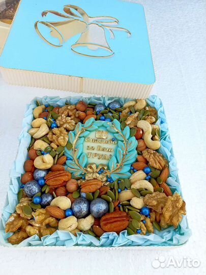 Подарочный бокс с орешками для учителя