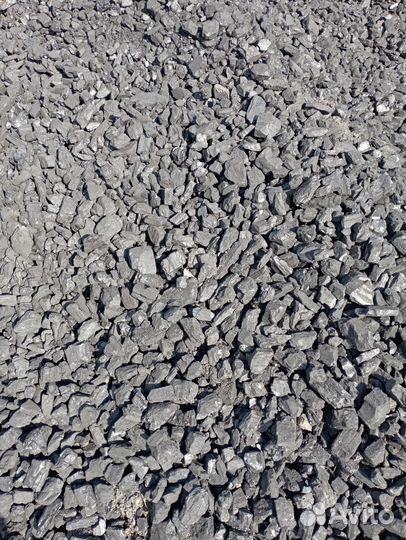 Уголь в мешках, дрова