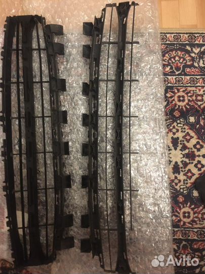 Решотка радиатора центальная Рено меган экстрим