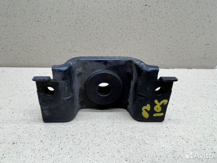 Кронштейн радиатора Hyundai Solaris седан G4LC