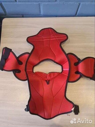 Нагрудники хоккейные Easton детские р-р Yth S и L