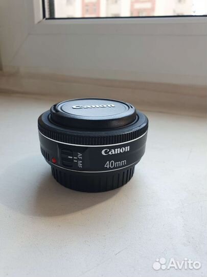 Объектив Canon EF 40mm f/2.8 STM