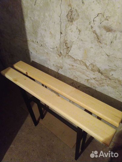 Стол и лавочка на кладбище