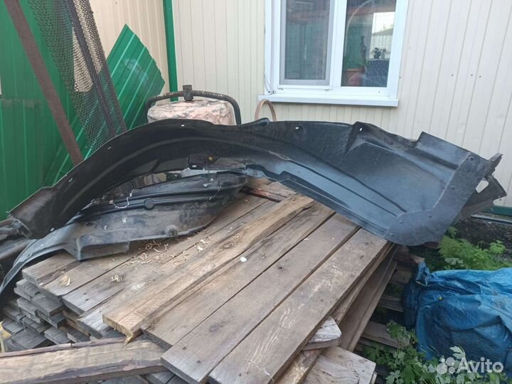 Подкрылки toyota avensis