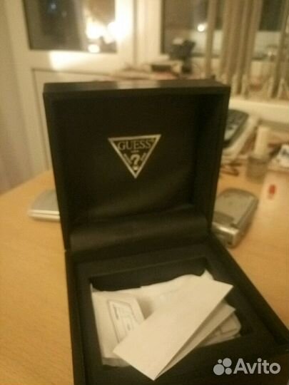 Стильные часы Guess